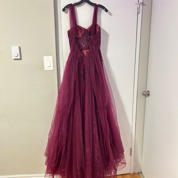 A prom dress - Picture 4 of 6